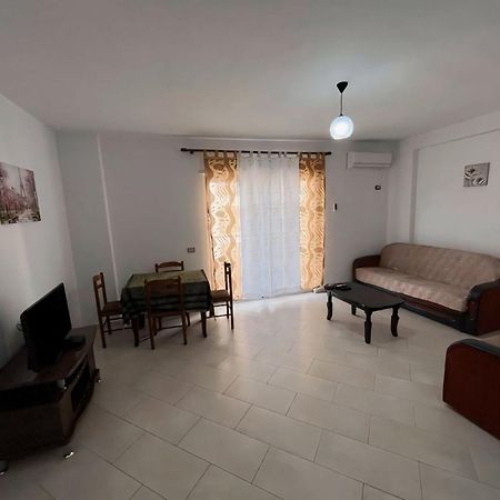 Gerald'S Central Apartments Влёра Экстерьер фото