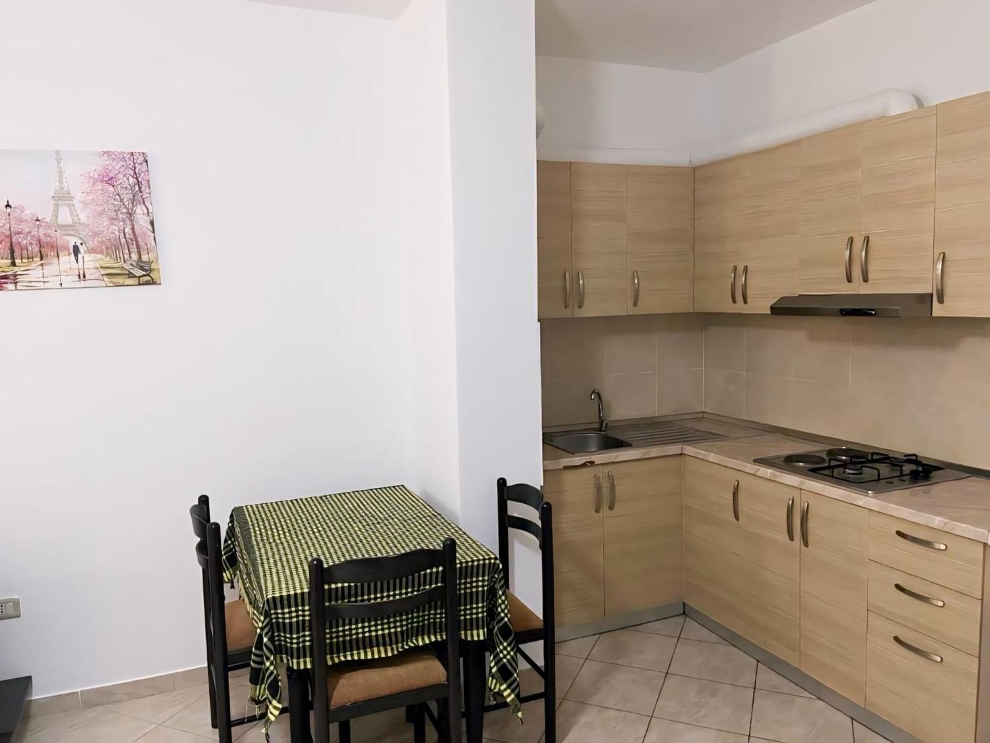 Gerald'S Central Apartments Влёра Экстерьер фото
