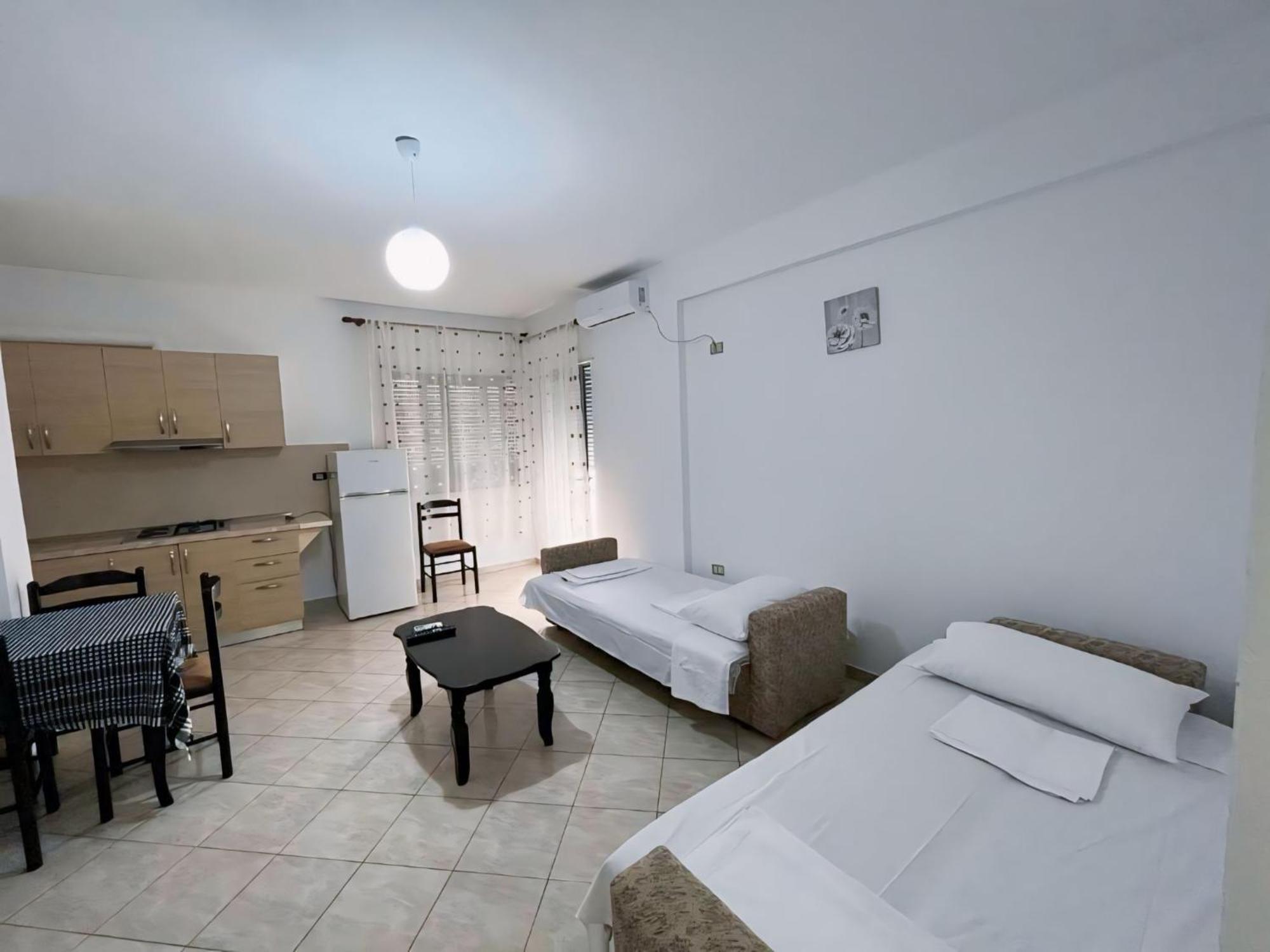 Gerald'S Central Apartments Влёра Экстерьер фото