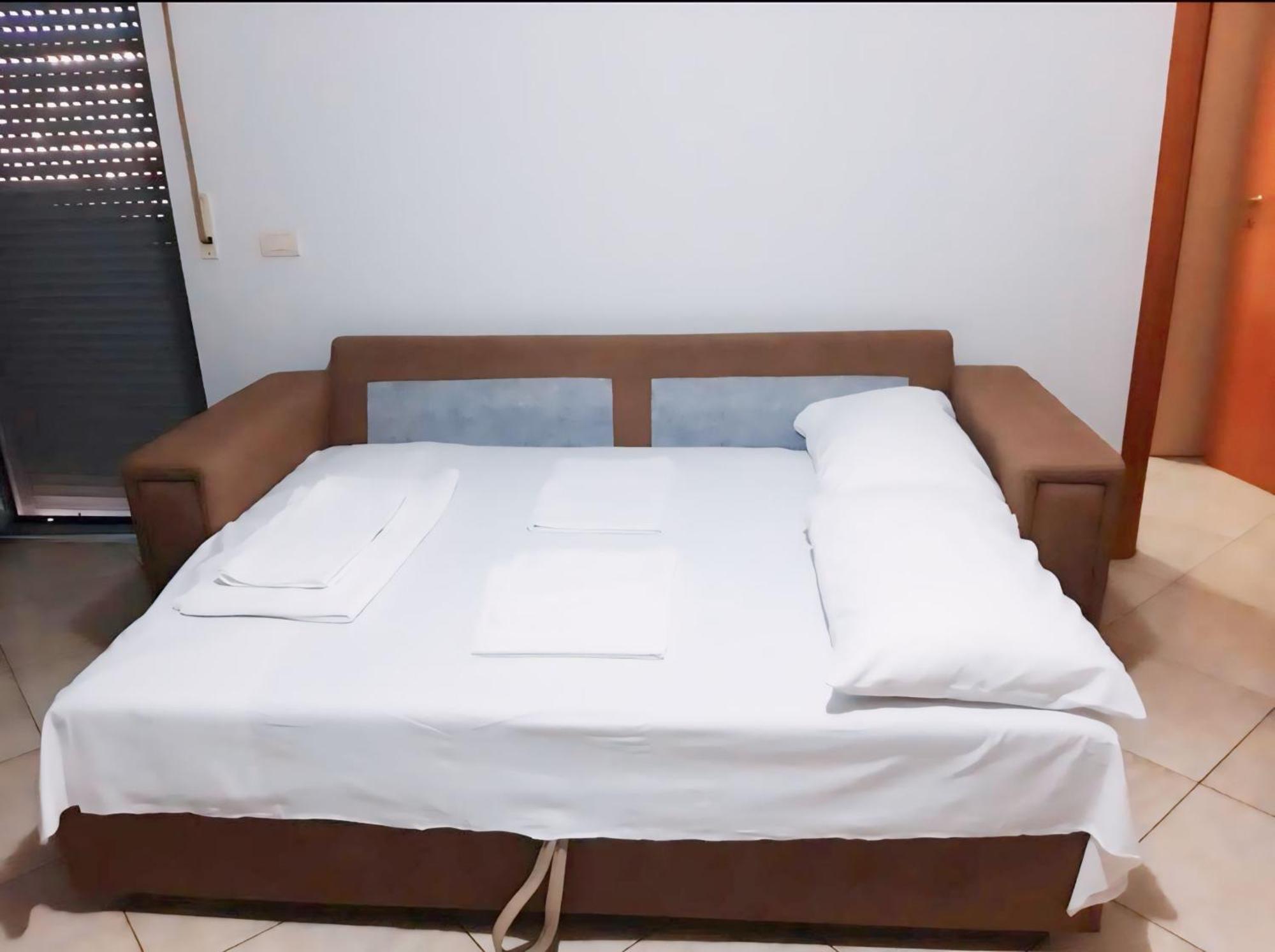 Gerald'S Central Apartments Влёра Экстерьер фото