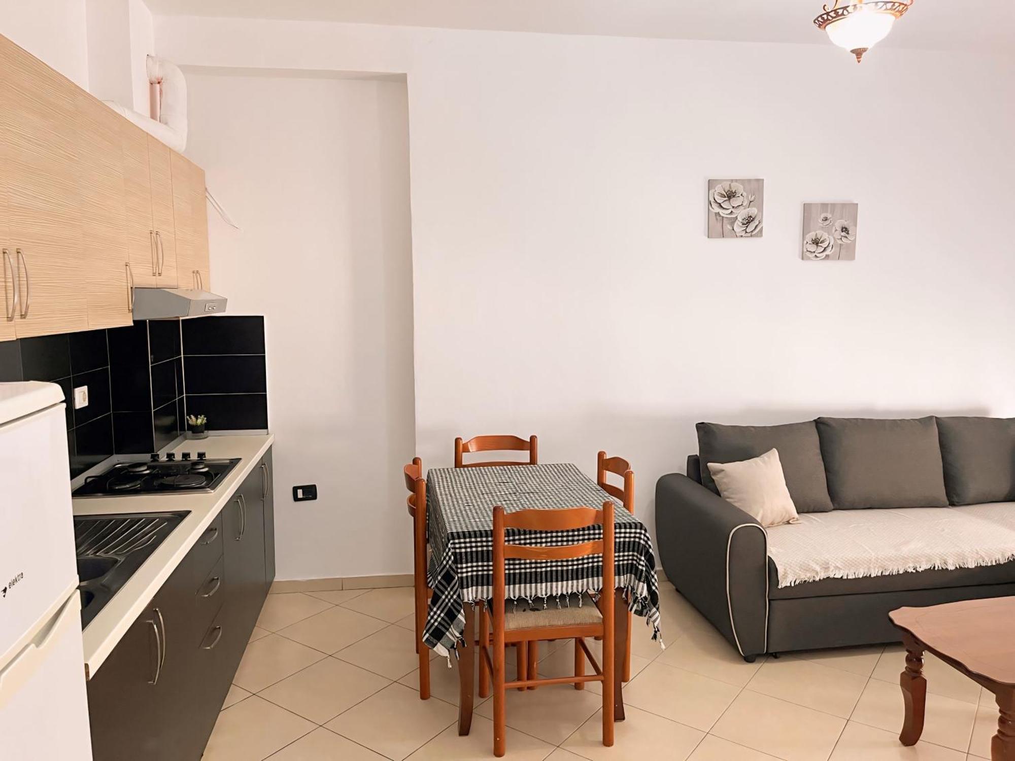 Gerald'S Central Apartments Влёра Экстерьер фото