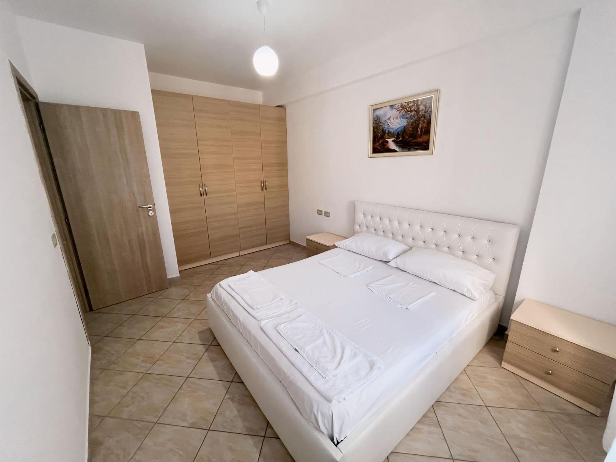 Gerald'S Central Apartments Влёра Экстерьер фото