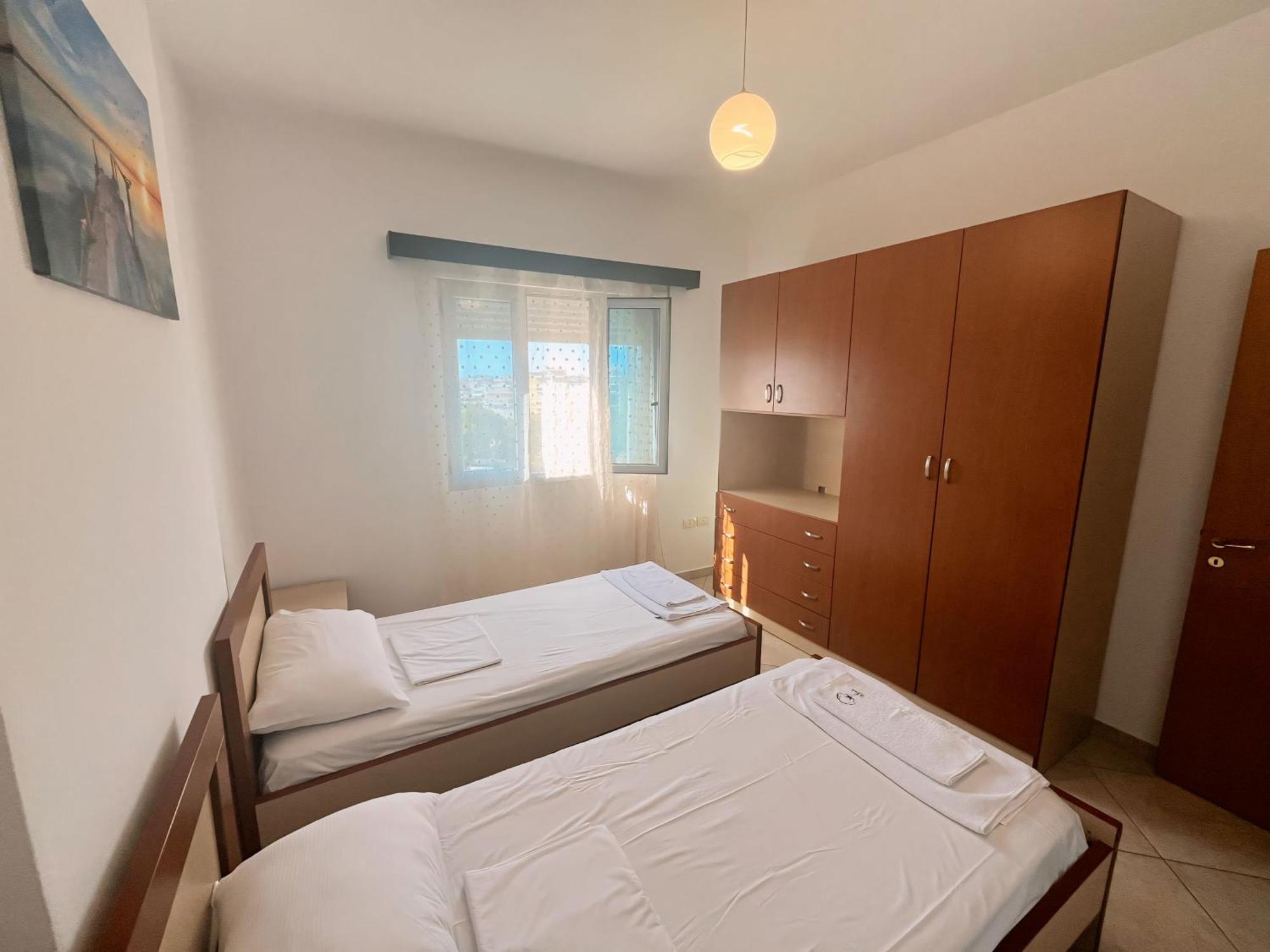 Gerald'S Central Apartments Влёра Экстерьер фото