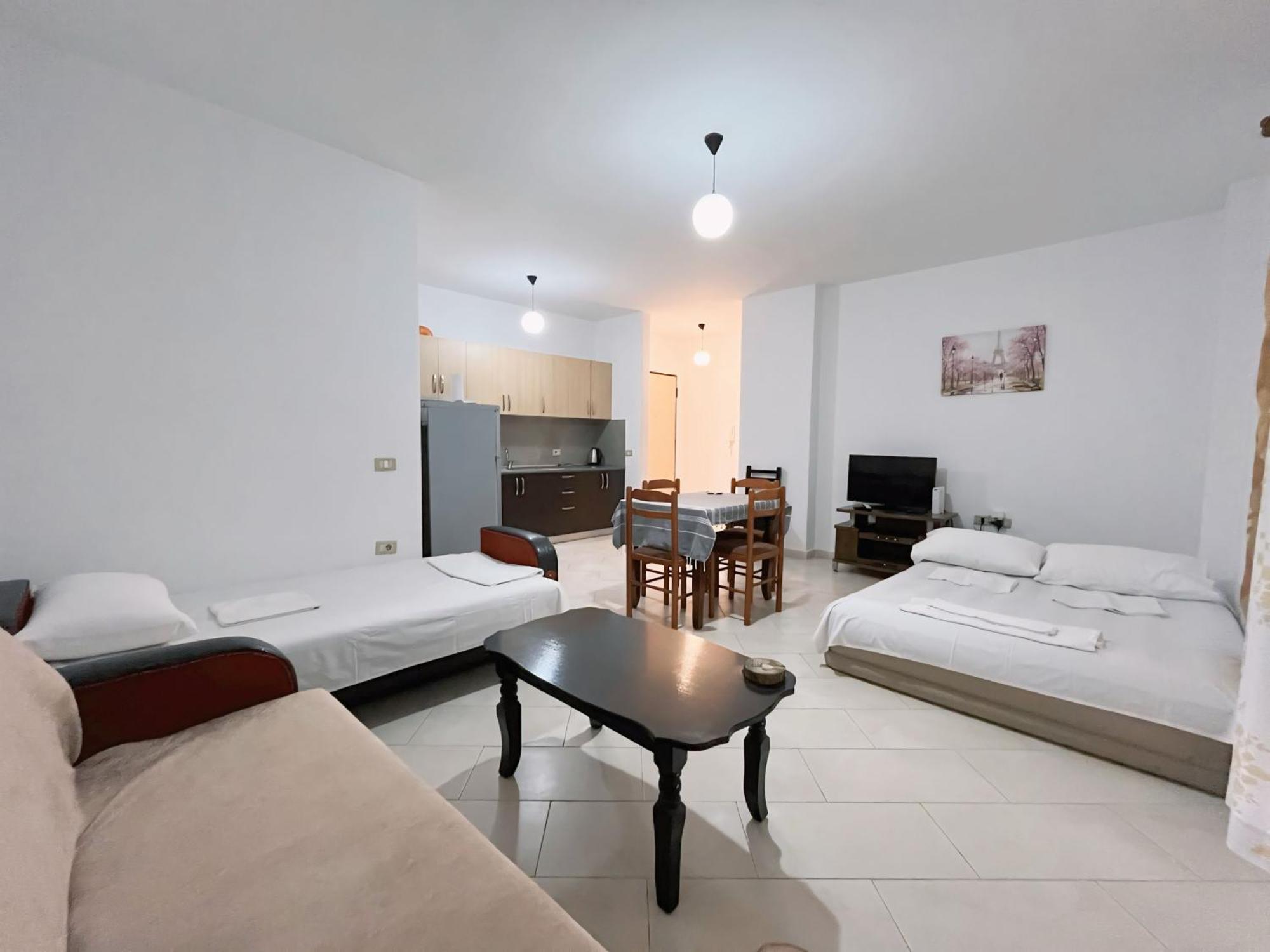 Gerald'S Central Apartments Влёра Экстерьер фото